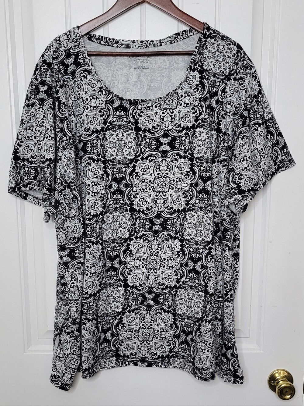 Catherines Black and White Medallion Short Sleeve Tee